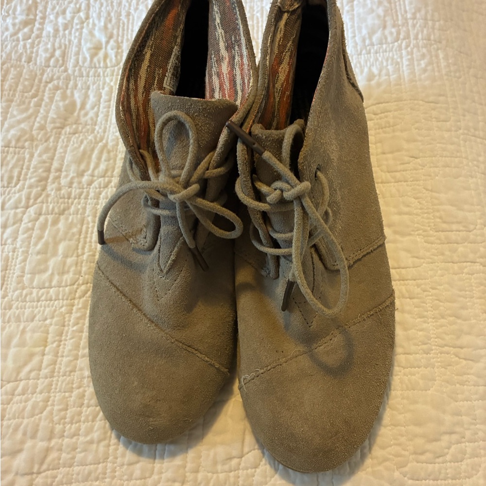 Toms Tan Lace Up Boots Suede Casual